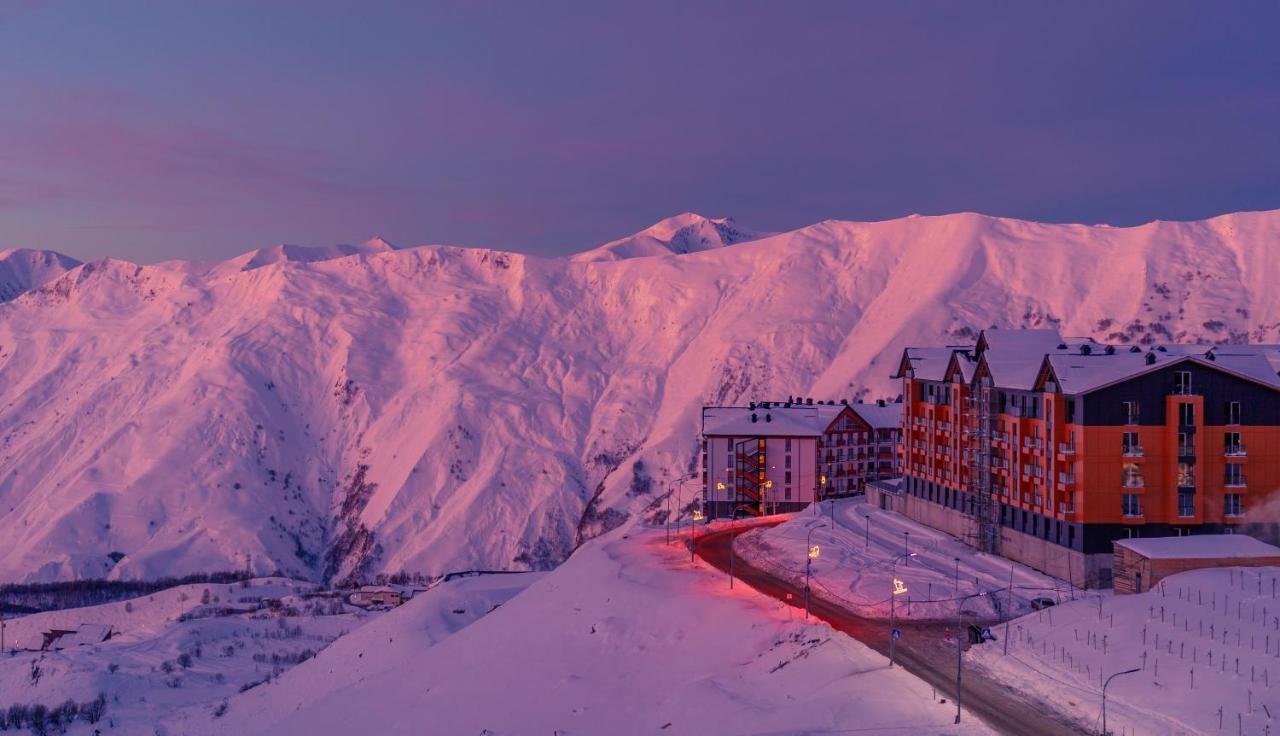 Touch The Mountains, Twins Hotel, New Гудаури Экстерьер фото