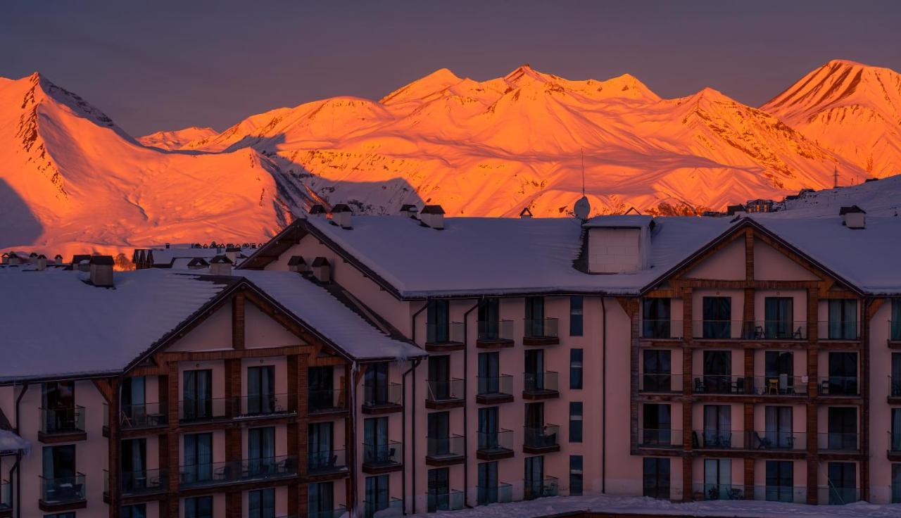 Touch The Mountains, Twins Hotel, New Гудаури Экстерьер фото